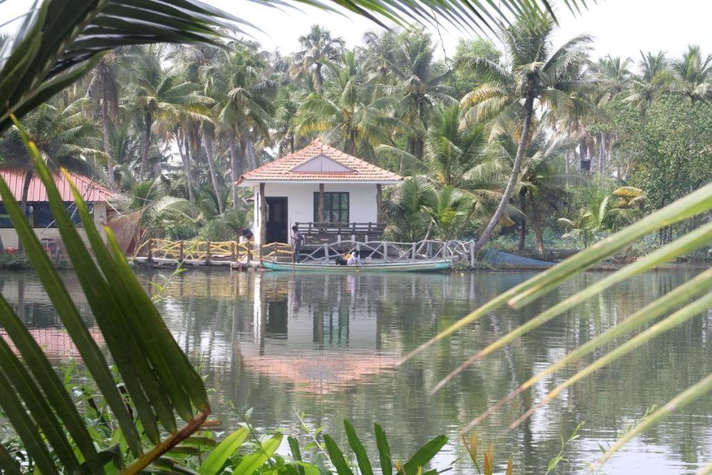 Munroe Island Lake Resort Mundrothuruth Dış mekan fotoğraf